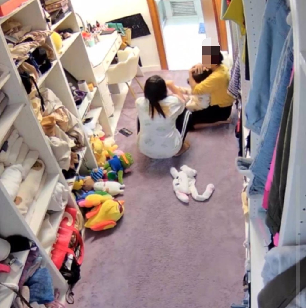 盡責的姐姐非常擔心，不斷為波子檢查。 ​​